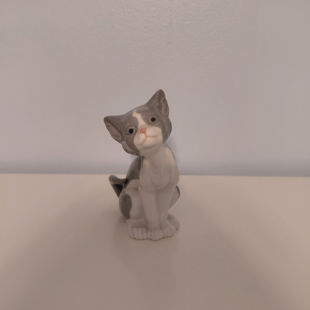 Lladro "Feed Me"  #5113